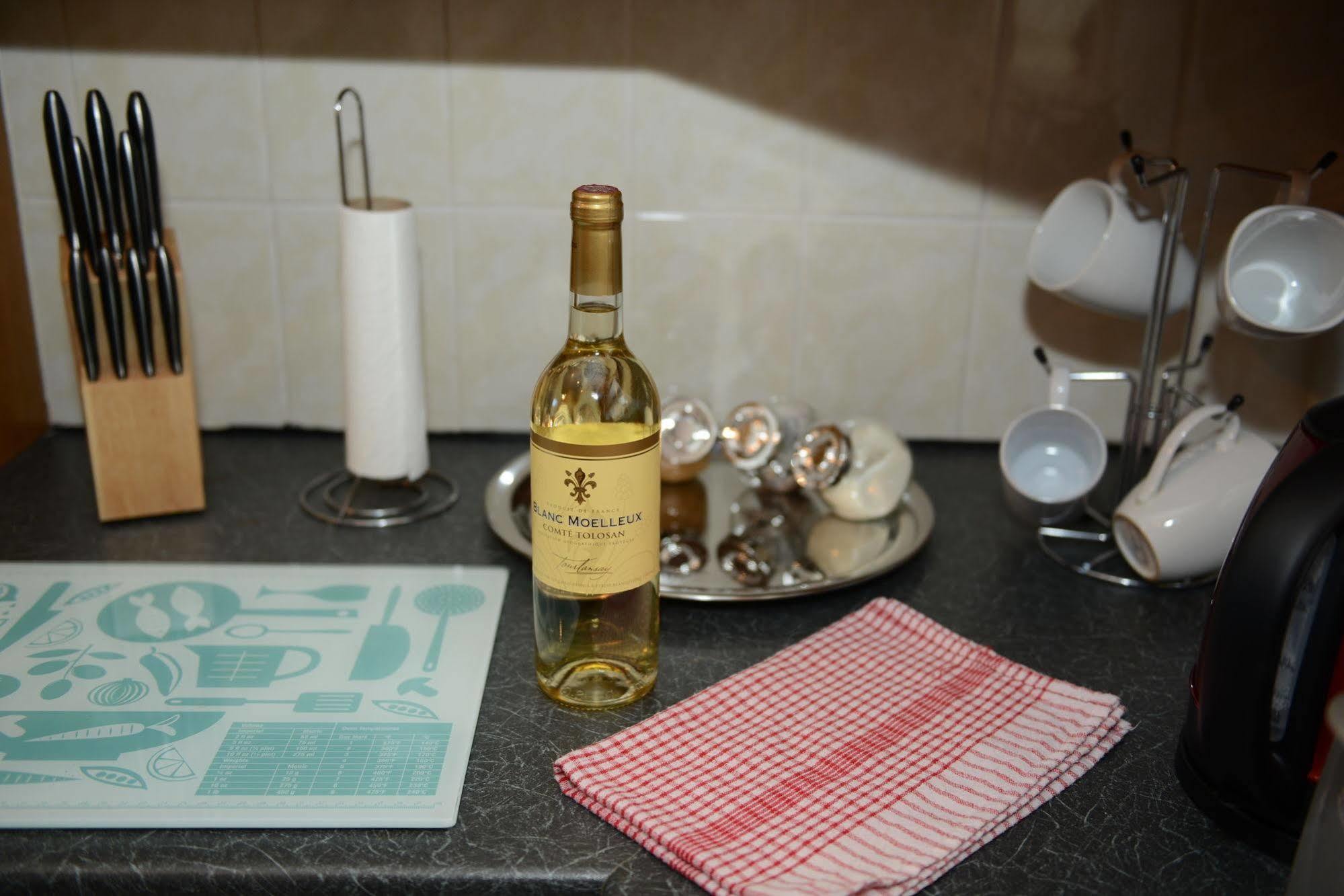 F3 2 Bedroomed Town House - Free Parking - Super 150 Mbps Wifi Near Gavin N Stacey Film House - 1 Free Dog Allowed Barry Exteriér fotografie