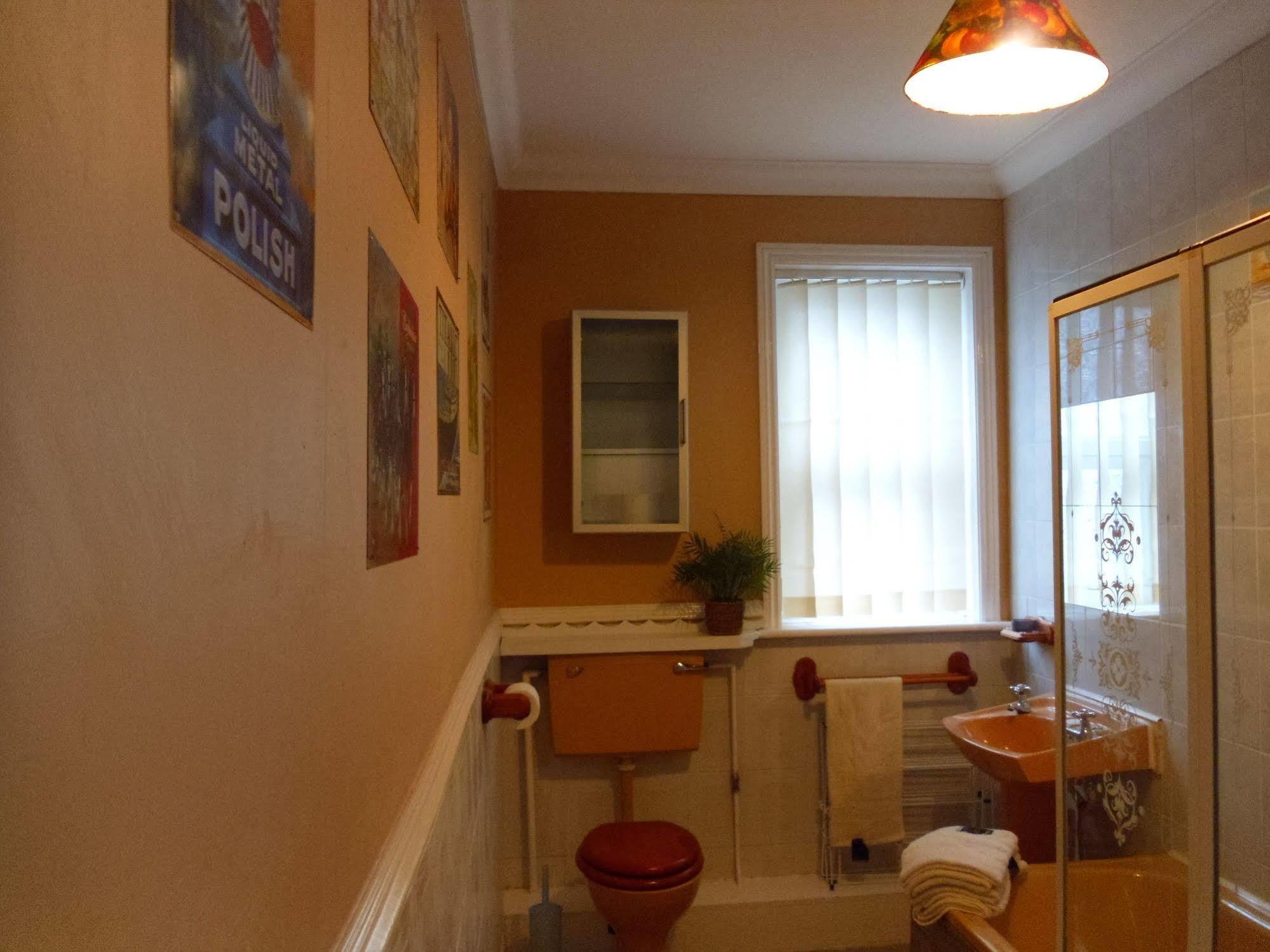 F3 2 Bedroomed Town House - Free Parking - Super 150 Mbps Wifi Near Gavin N Stacey Film House - 1 Free Dog Allowed Barry Exteriér fotografie