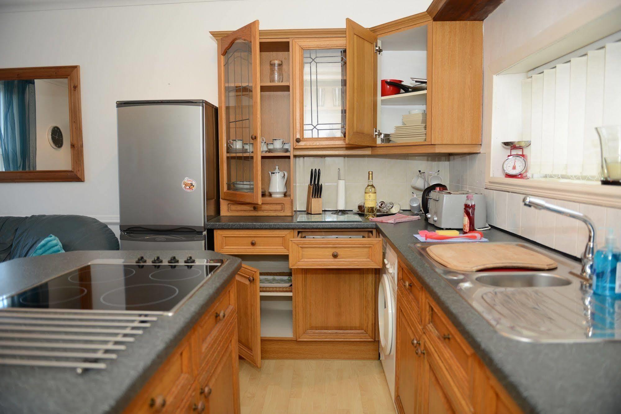 F3 2 Bedroomed Town House - Free Parking - Super 150 Mbps Wifi Near Gavin N Stacey Film House - 1 Free Dog Allowed Barry Exteriér fotografie