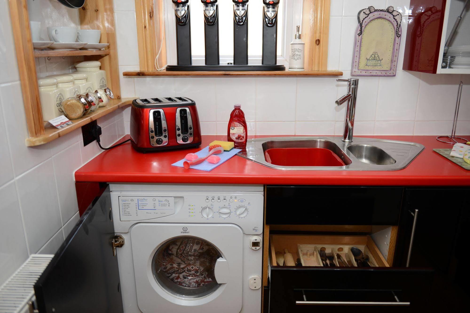 F3 2 Bedroomed Town House - Free Parking - Super 150 Mbps Wifi Near Gavin N Stacey Film House - 1 Free Dog Allowed Barry Exteriér fotografie
